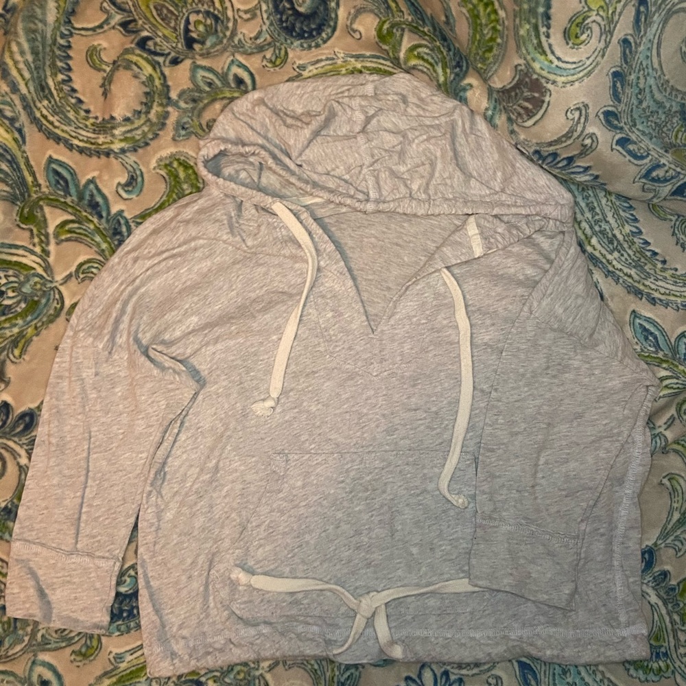 AMERICAN EAGLE cropped thin gray hoodie